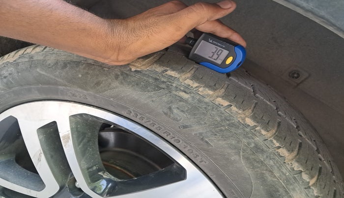 2018 Tata Hexa XTA 4X2 6 STR, Diesel, Automatic, 1,27,333 km, tyre