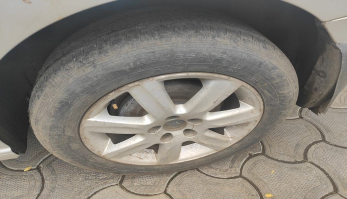 2011 Volkswagen Vento HIGHLINE 1.6 MPI, Petrol, Manual, 1,70,536 km, tyre
