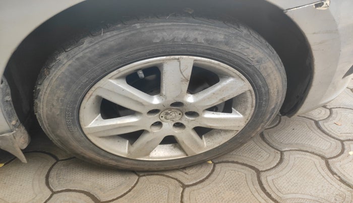 2011 Volkswagen Vento HIGHLINE 1.6 MPI, Petrol, Manual, 1,70,536 km, tyre