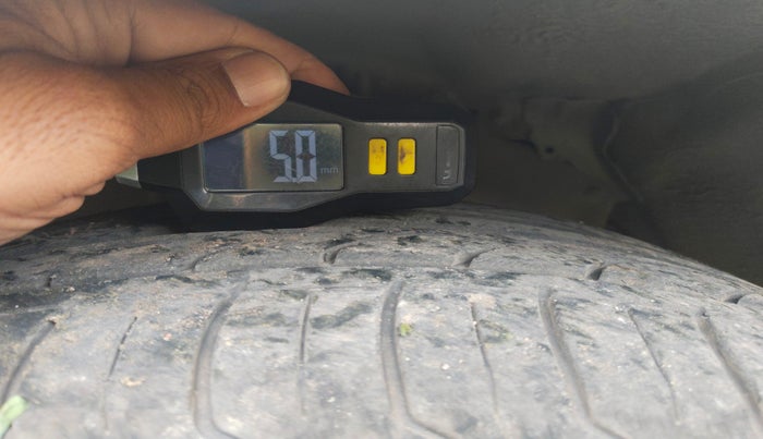 2014 Toyota Innova 2.5 VX 7 STR, Diesel, Manual, 94,550 km, tyre