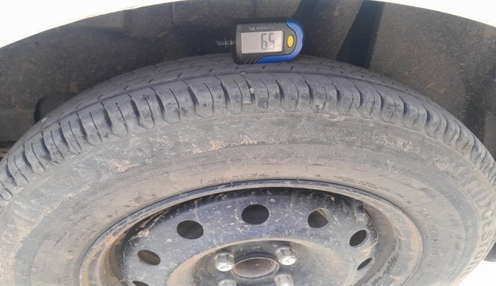 2020 Maruti Swift ZXI, Petrol, Manual, 1,65,611 km, tyre