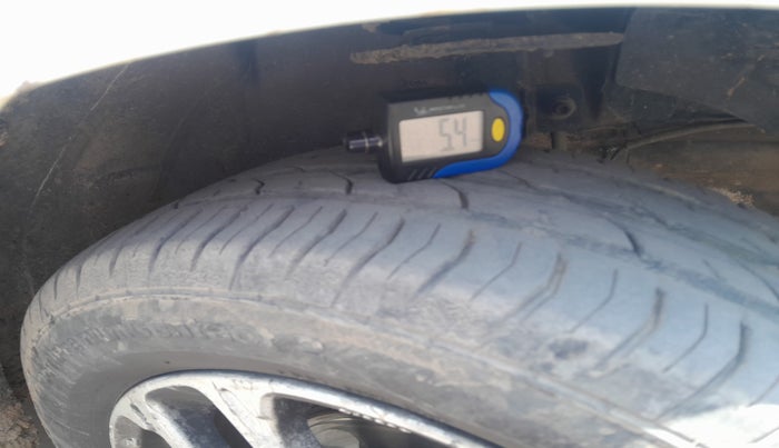 2020 Maruti Swift ZXI, Petrol, Manual, 1,65,611 km, tyre