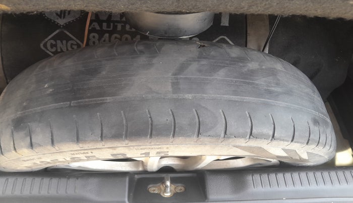 2020 Maruti Swift ZXI, Petrol, Manual, 1,65,611 km, tyre