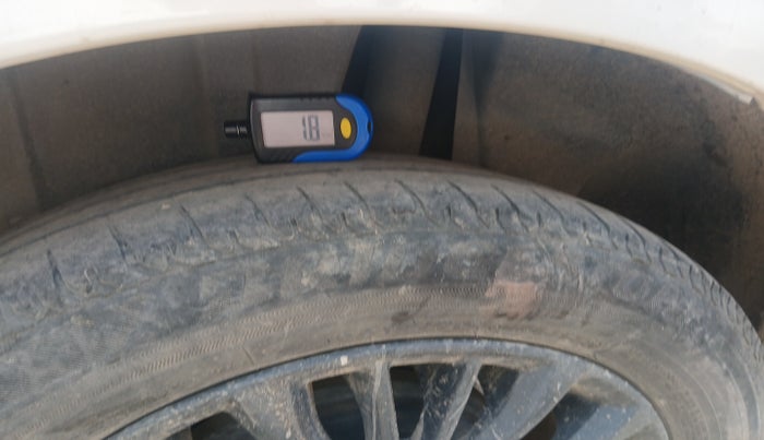 2022 Maruti Ertiga VXI CNG, Petrol, Manual, 56,934 km, tyre