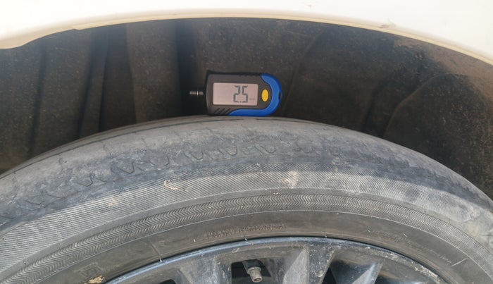 2022 Maruti Ertiga VXI CNG, Petrol, Manual, 56,934 km, tyre