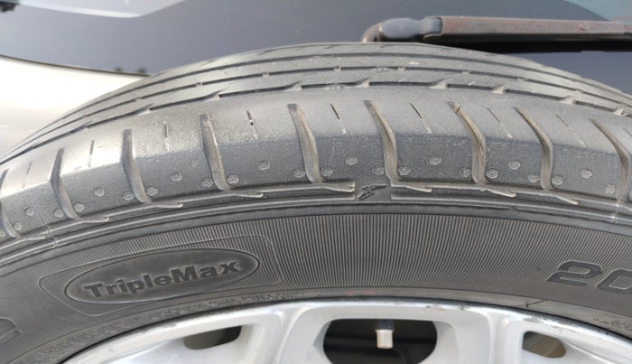 2013 Ford Ecosport TITANIUM 1.5L DIESEL, Diesel, Manual, 1,05,902 km, tyre