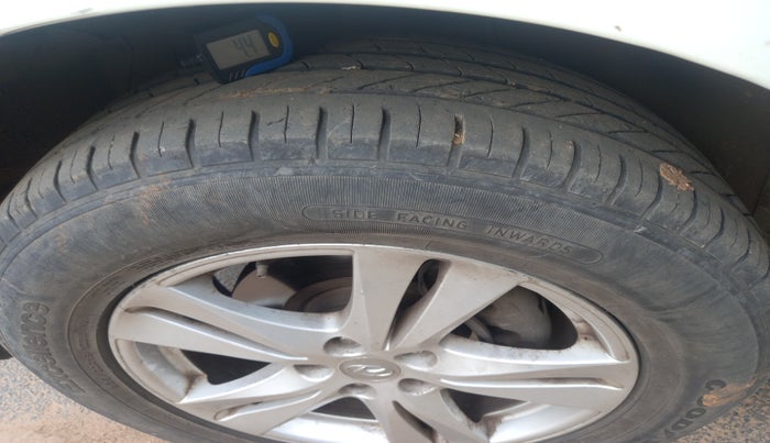 2012 Hyundai Santa Fe 2 WD, Diesel, Manual, 1,10,313 km, tyre