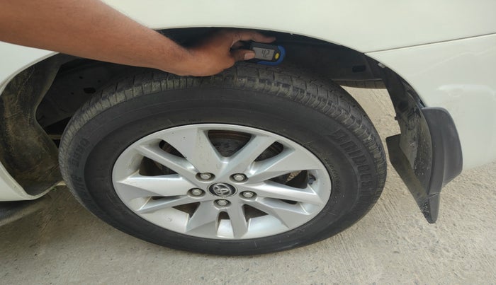 2017 Toyota Innova Crysta 2.8 ZX AT 7 STR, Diesel, Automatic, 1,01,810 km, tyre
