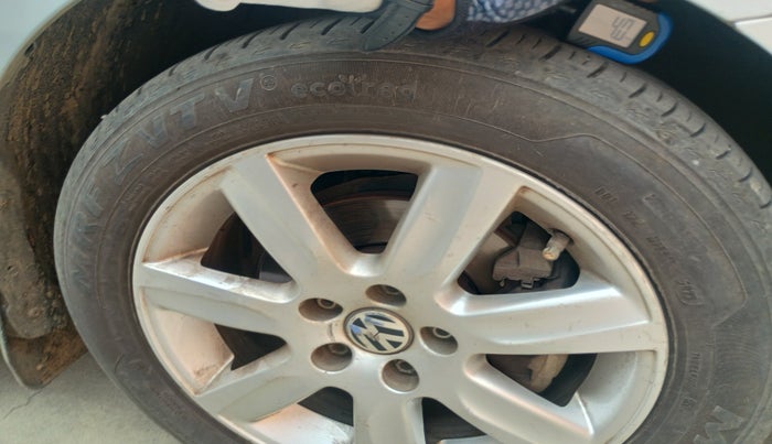 2012 Volkswagen Vento HIGHLINE DIESEL 1.6, Diesel, Manual, 1,84,023 km, tyre