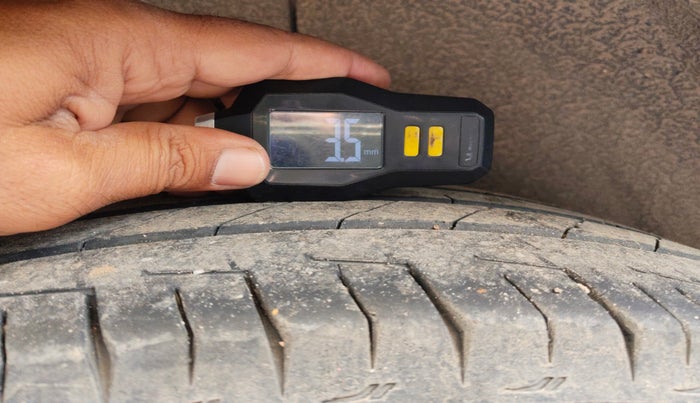 2024 Tata Safari ACCOMPLISHED PLUS 6 STR DUAL TONE, Diesel, Manual, 27,928 km, tyre