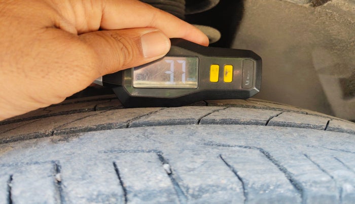 2024 Tata Safari ACCOMPLISHED PLUS 6 STR DUAL TONE, Diesel, Manual, 27,928 km, tyre