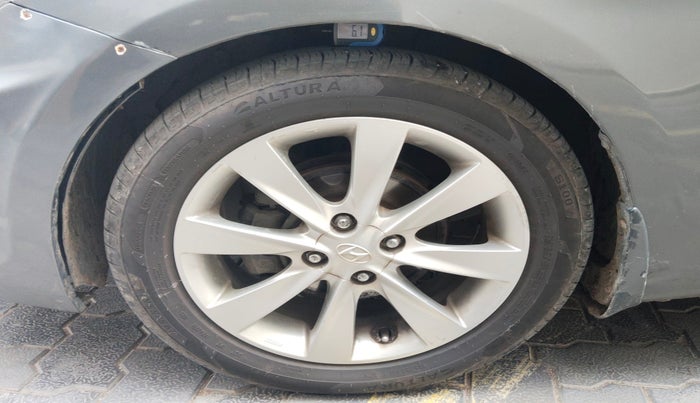 2011 Hyundai Verna FLUIDIC 1.6 CRDI SX, Diesel, Manual, 76,595 km, tyre