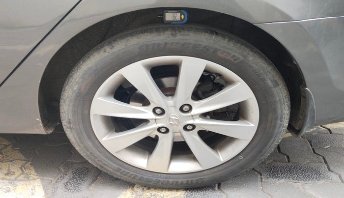 2011 Hyundai Verna FLUIDIC 1.6 CRDI SX, Diesel, Manual, 76,595 km, tyre