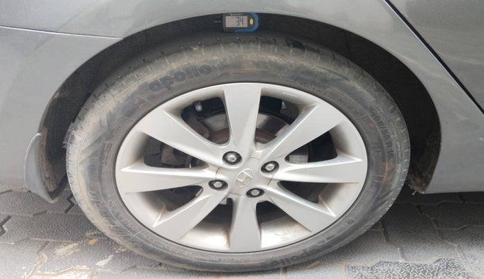 2011 Hyundai Verna FLUIDIC 1.6 CRDI SX, Diesel, Manual, 76,595 km, tyre