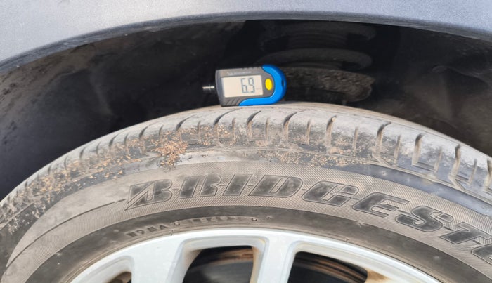 2023 Mahindra XUV300 W8 1.2 PETROL, Petrol, Manual, 19,706 km, tyre