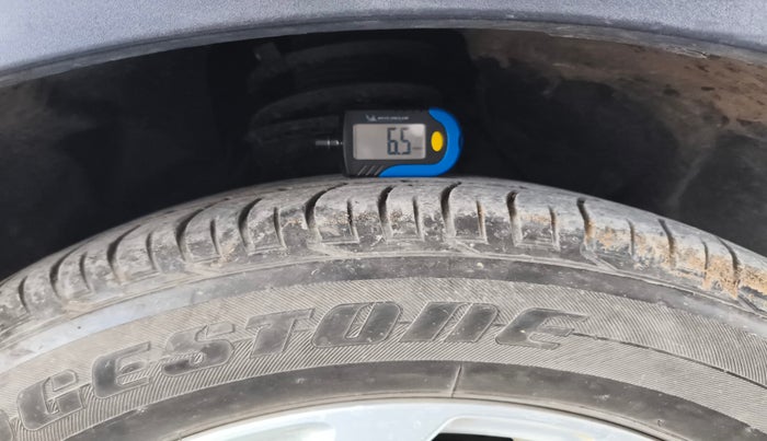 2023 Mahindra XUV300 W8 1.2 PETROL, Petrol, Manual, 19,706 km, tyre