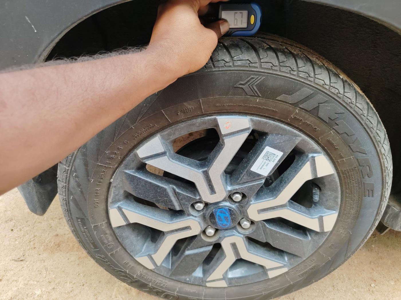 2024 Hyundai EXTER SX(O) CONNECT 1.2 AMT, Petrol, Automatic, 2,020 km, tyre
