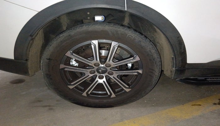 2022 Mahindra XUV700 AX 7 P MT 7 STR, Petrol, Manual, 52,925 km, tyre