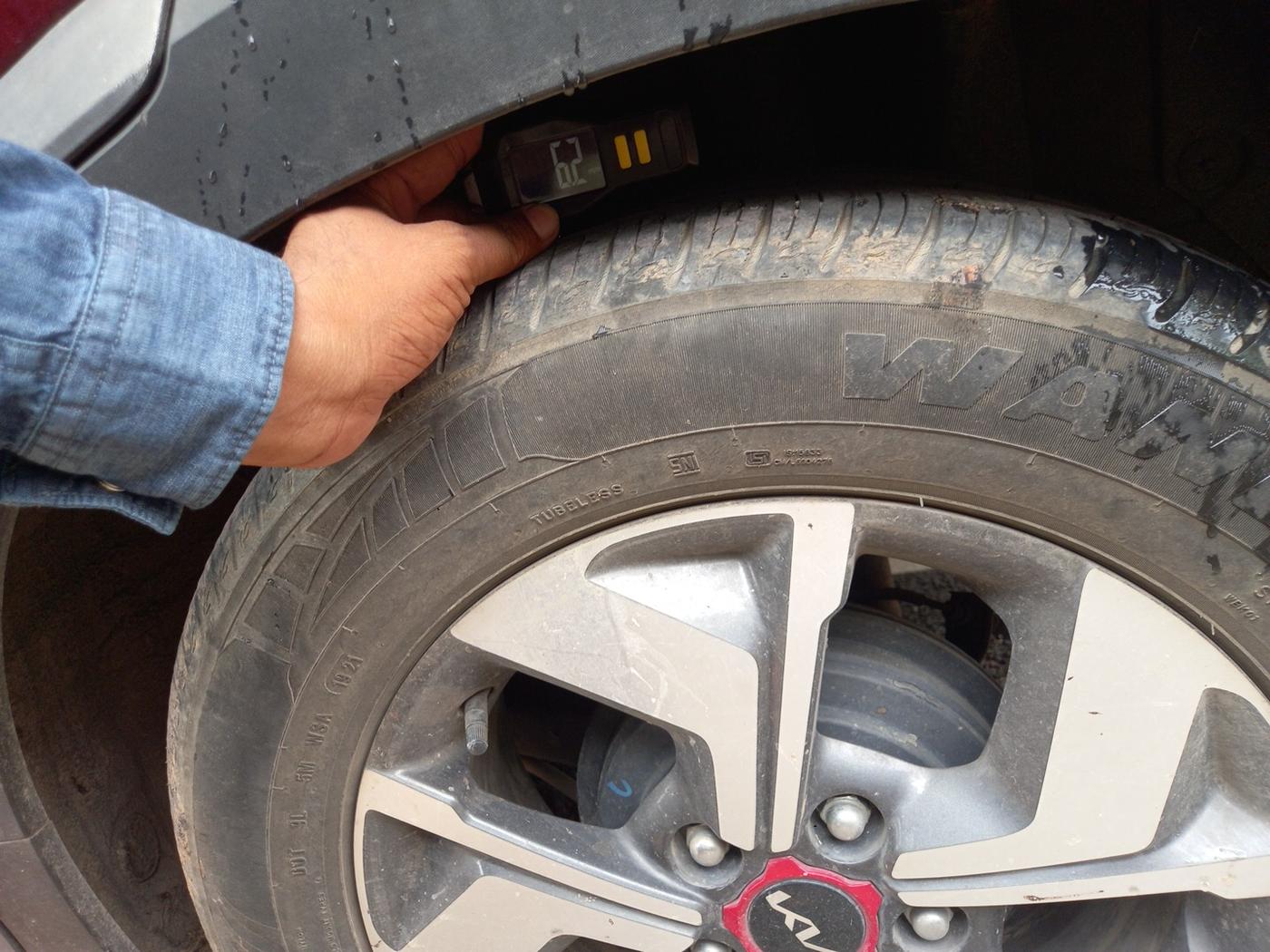 2021 KIA SONET GTX PLUS 1.5 AT, Diesel, Automatic, 27,265 km, tyre