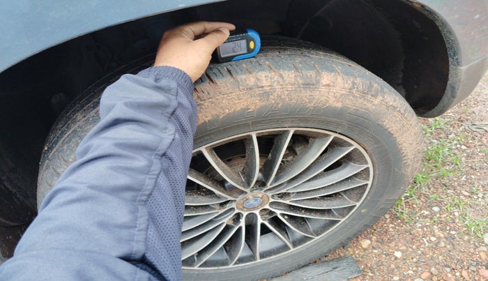 2015 Renault Duster 85 PS RXL DIESEL, Diesel, Manual, 1,35,399 km, tyre