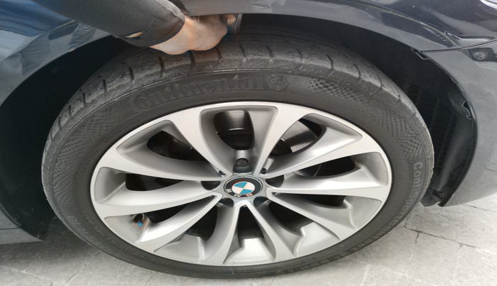 2016 BMW 5 Series 520I LUXURY LINE, Petrol, Automatic, 49,078 km, tyre