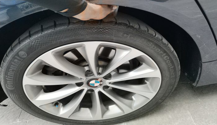 2016 BMW 5 Series 520I LUXURY LINE, Petrol, Automatic, 49,078 km, tyre