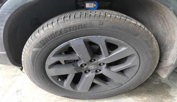 2021 Tata Harrier XZA SUNROOF 2.0L DARK EDITION, Diesel, Automatic, 91,800 km, tyre