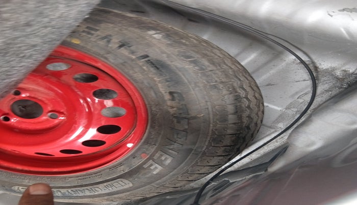 2021 Renault Kwid RXL 1.0 AMT, Petrol, Automatic, 40,000 km, tyre