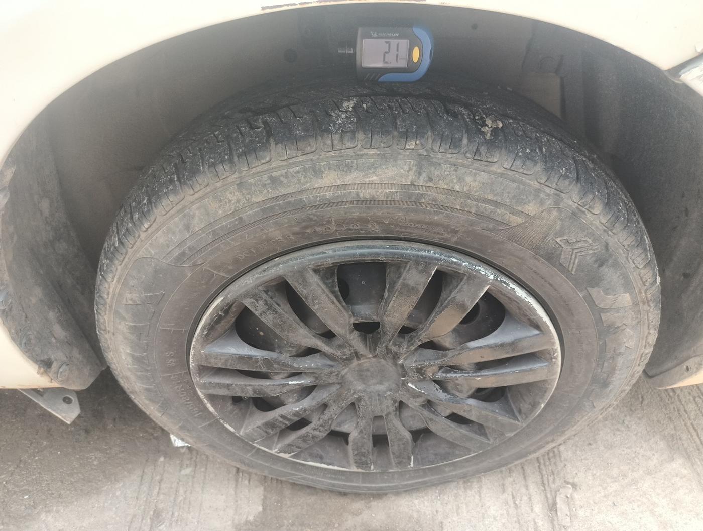 2014 Maruti Swift Dzire VDI, Diesel, Manual, 1,14,644 km, tyre