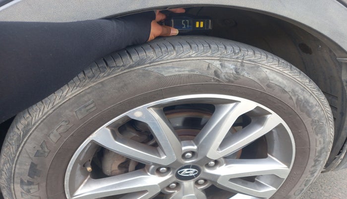 2014 Hyundai Santa Fe 4 WD AT, Diesel, Automatic, 1,37,294 km, tyre