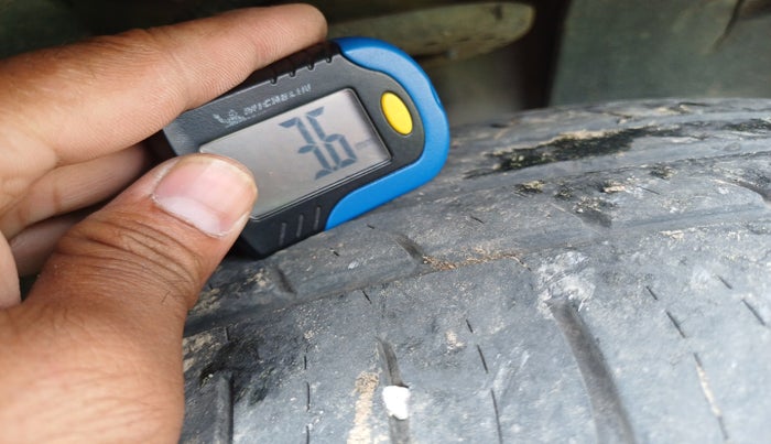 2013 Mahindra XUV500 W8, Diesel, Manual, 1,32,796 km, tyre