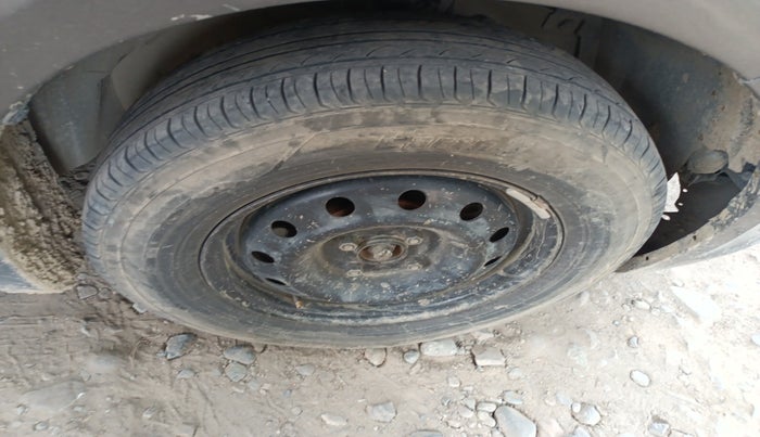 2016 Maruti Swift Dzire VDI, Diesel, Manual, 1,73,597 km, tyre