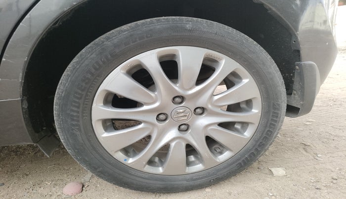 2017 Maruti Baleno ZETA CVT PETROL 1.2, Petrol, Automatic, 1,18,424 km, tyre