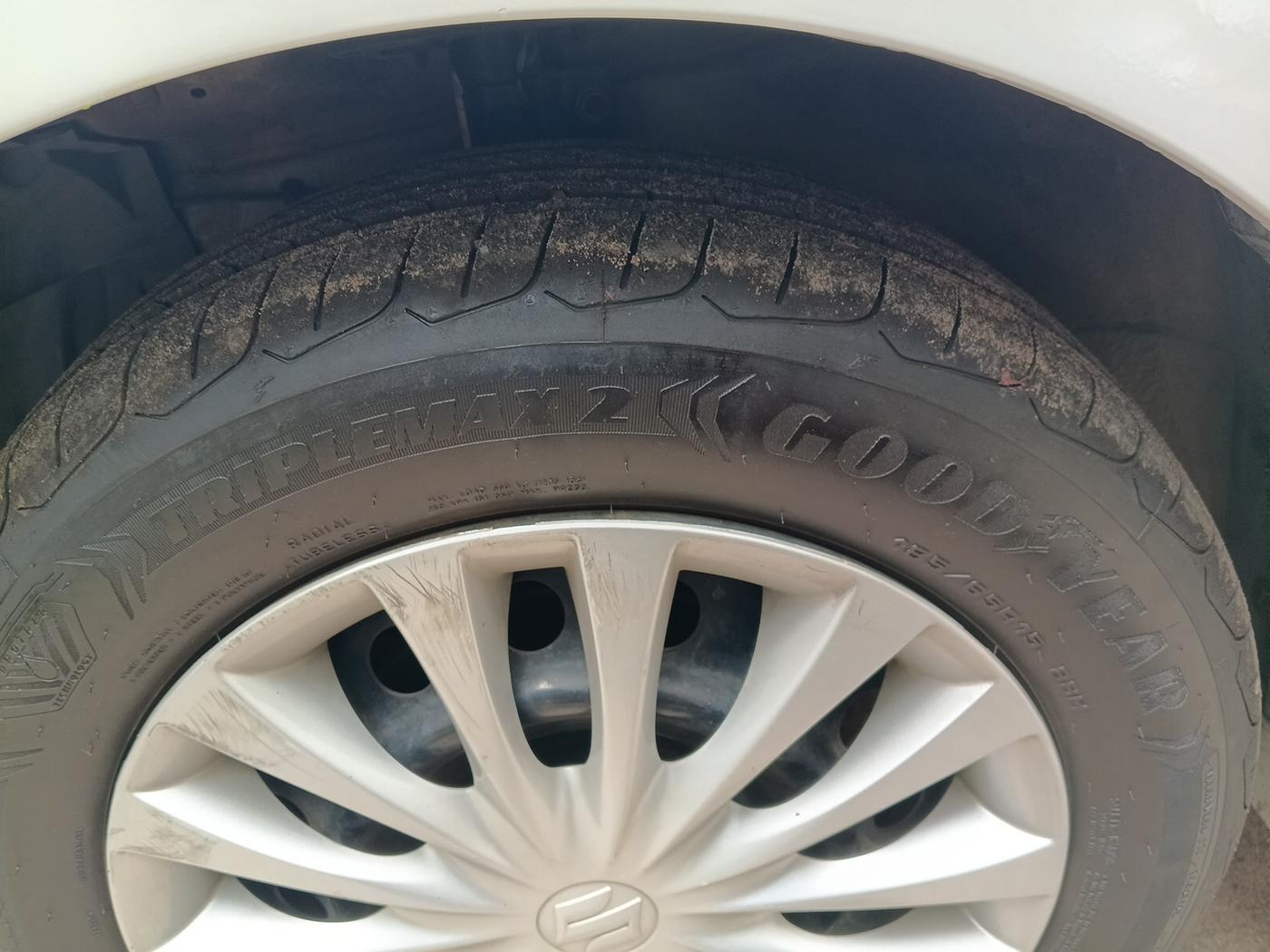 2015 Maruti Ciaz VXI+, Petrol, Manual, 1,10,900 km, tyre