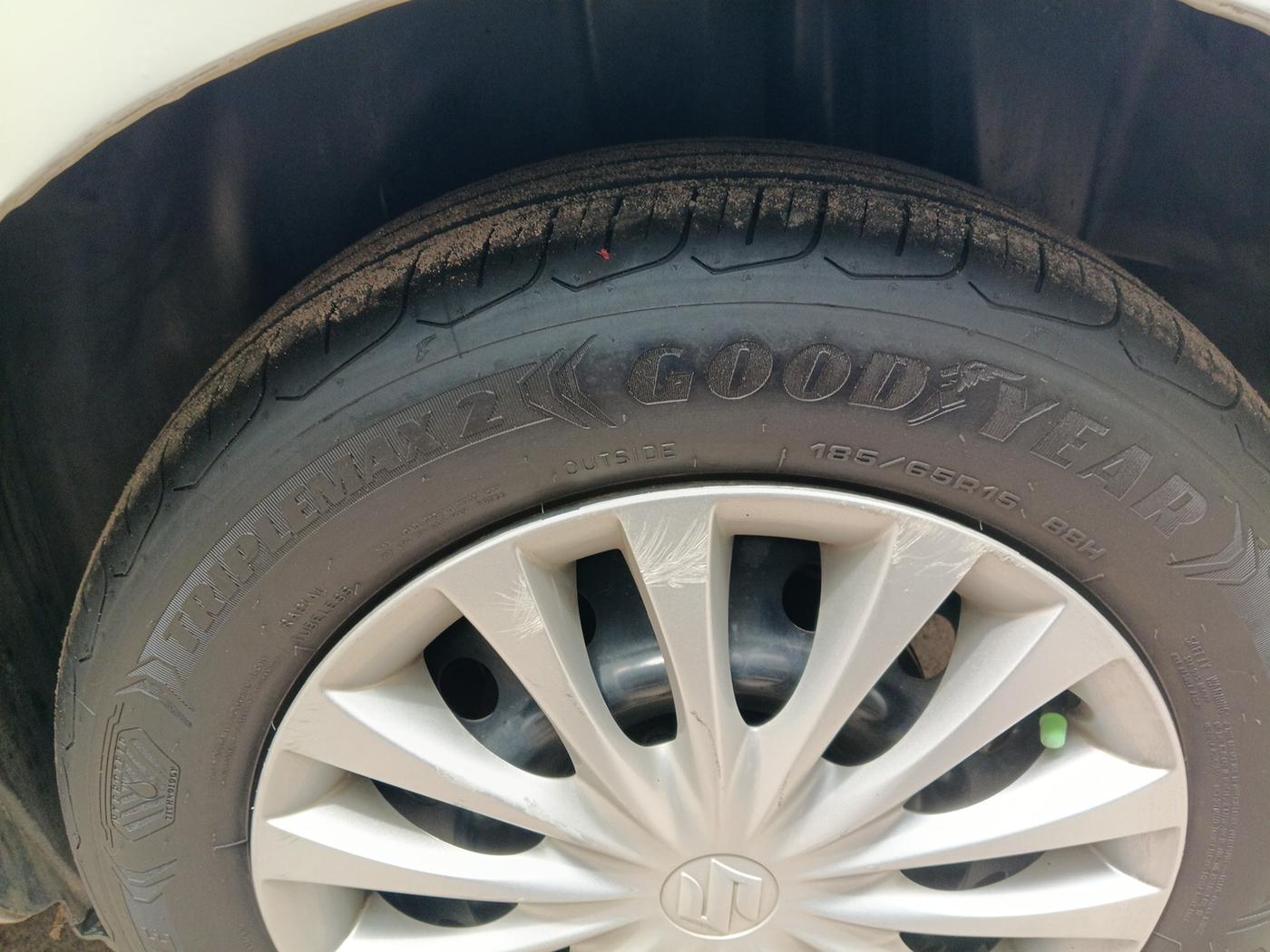2015 Maruti Ciaz VXI+, Petrol, Manual, 1,10,900 km, tyre