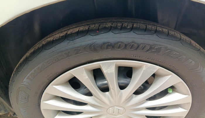 2015 Maruti Ciaz VXI+, Petrol, Manual, 1,10,800 km, tyre