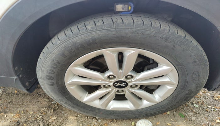 2015 Hyundai Creta SX PLUS 1.6 PETROL, Petrol, Manual, 82,365 km, tyre