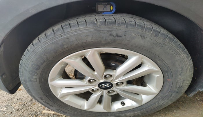 2015 Hyundai Creta SX PLUS 1.6 PETROL, Petrol, Manual, 82,365 km, tyre