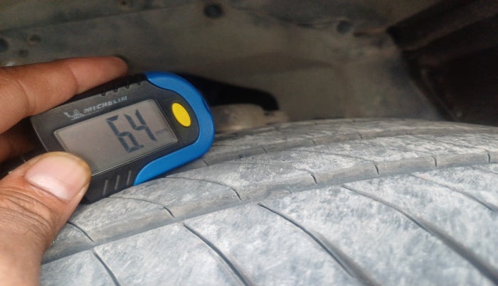 2015 Tata Safari Storme 2.2 EX 4X2, Diesel, Manual, 1,79,306 km, tyre