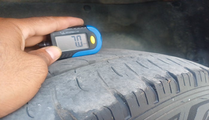 2015 Tata Safari Storme 2.2 EX 4X2, Diesel, Manual, 1,79,306 km, tyre