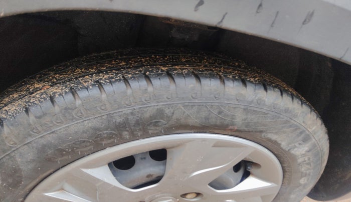 2019 Renault Kwid RXT 1.0, Petrol, Manual, 23,992 km, tyre