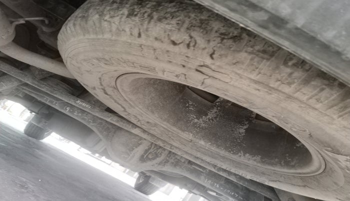 2013 Tata Safari Storme 2.2 VX 4X2, Diesel, Manual, 1,13,058 km, tyre