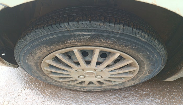 2015 Maruti Swift VDI, Diesel, Manual, 1,63,840 km, tyre