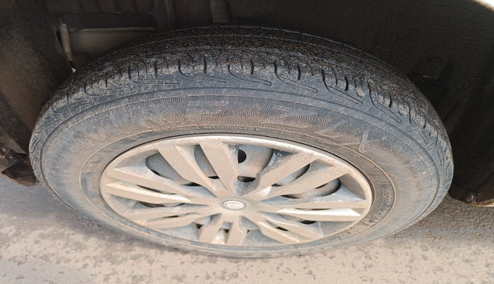 2015 Maruti Swift VDI, Diesel, Manual, 1,63,840 km, tyre