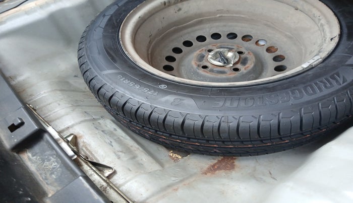 2012 Honda City 1.5L I-VTEC E MT, Petrol, Manual, 1,83,986 km, tyre