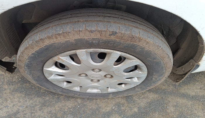 2011 Hyundai i20 MAGNA 1.2, Petrol, Manual, 1,60,581 km, tyre