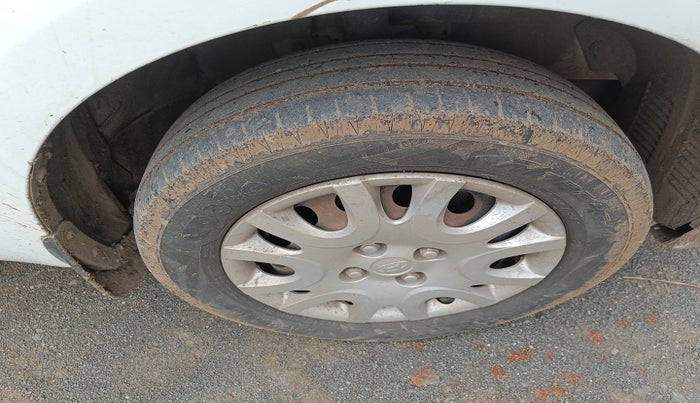 2011 Hyundai i20 MAGNA 1.2, Petrol, Manual, 1,60,581 km, tyre