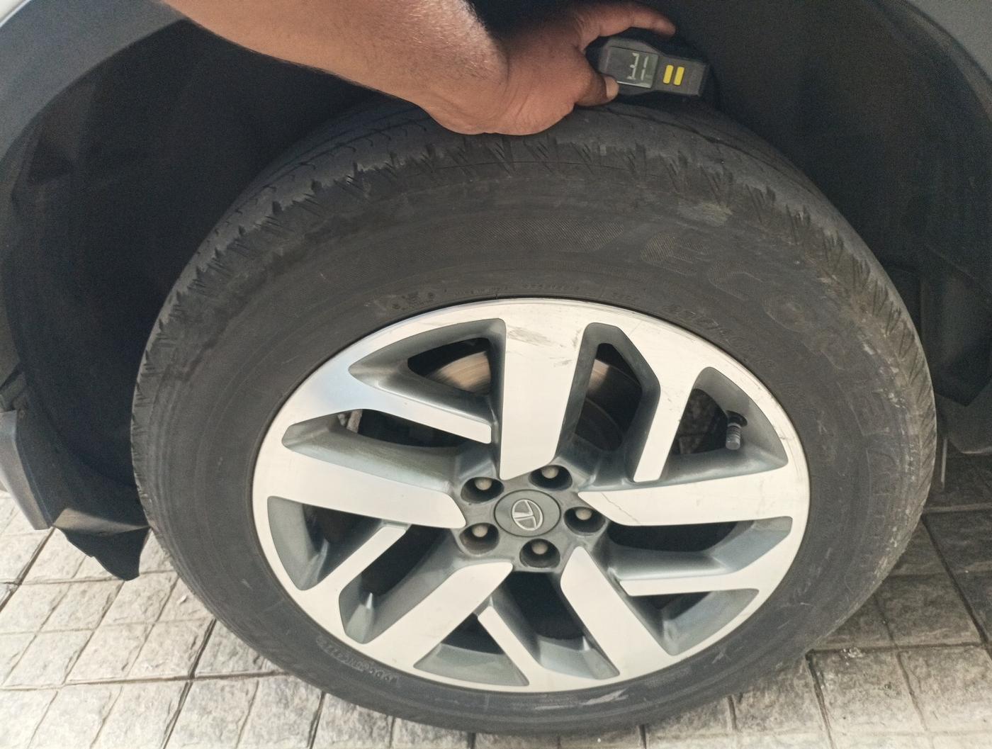 2022 Tata Safari XZA PLUS, Diesel, Automatic, 89,000 km, tyre