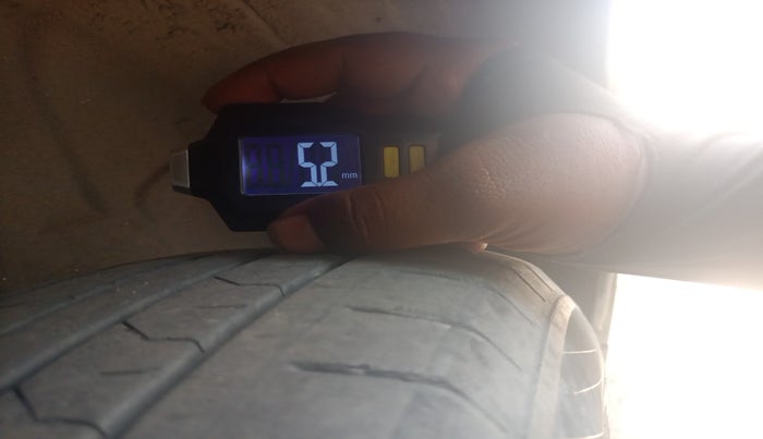 2010 Toyota Corolla Altis G AT PETROL, Petrol, Automatic, 1,38,252 km, tyre