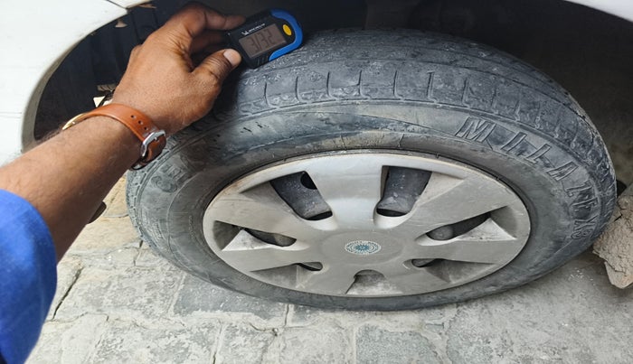 2012 Maruti Wagon R 1.0 LXI, Petrol, Manual, 64,000 km, tyre